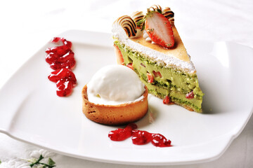 cake with strawberries