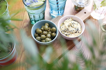 Humus and olives.
Culinary photography. Food styling.