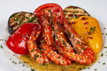 grilled shrimp with grilled vegetables and garlic