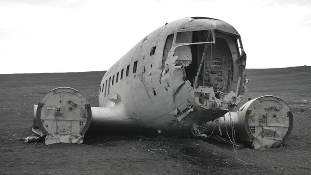 US Navy Plane Wreck of C-117D S&oacute;lheimasandur at the southern coast of Iceland, Handheld shot