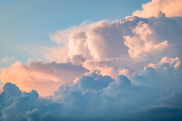 Fototapeta na wymiar clouds in the sky during sunset