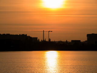 Obraz premium Beautiful sunset over Lake Dâmbovița (Lacul Morii) in Bucharest, Romania.