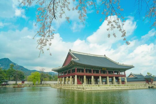 ,South Korea spring in the Gyeongbokgung Palace.In Seoul, South Korea.And there are no people
