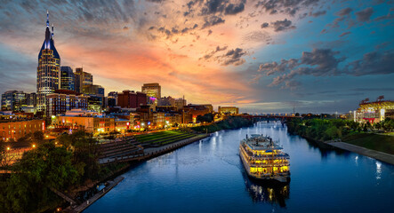 Fototapeta na wymiar Nashville sunset with General Jackson showboat