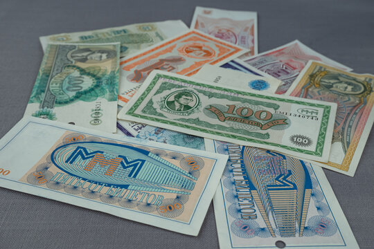 Bills of the MMM financial pyramid with Mavrodi