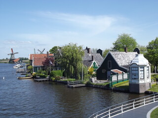 Fototapeta na wymiar Historische Häuser in Zaanse Schanz, Niederlande historical houses at zaanse schanz, netherlands