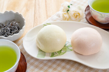 紅白饅頭　お茶　ティータイム