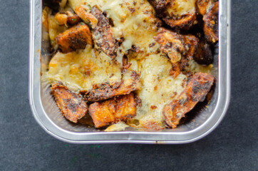 Fried potato fries coated  topped with mature cheddar and Monterey Jack cheeses, jalapeno and bacon sauce, finished with mozzarella and parsley