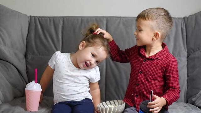 Brother pulls sister's hair offends and insults