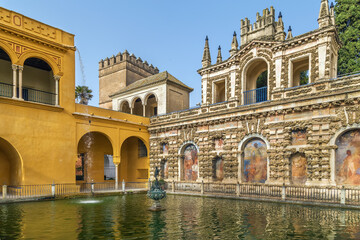 Obraz premium Pond of Mercury in Alcazar of Seville, Spain
