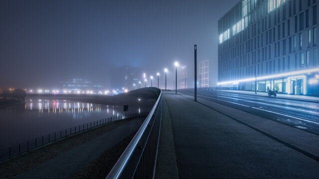 Nebel an der Hugo-Preuss-Br&uuml;cke in Berlin
