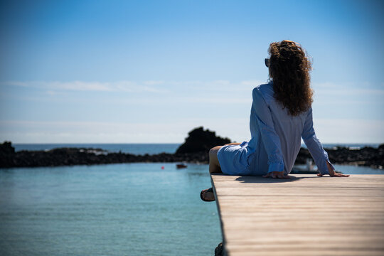 Curly hair girl on the lobos pier