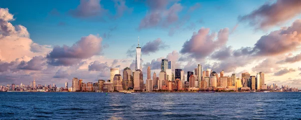 Tragetasche Manhattan skyline panorama at sunset © eyetronic