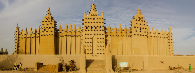 Front view of the Djenne mud mosque in Mali