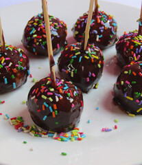 Cheesecake pops with sprinkles