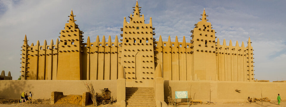 Front view of the Djenne mud mosque in Mali