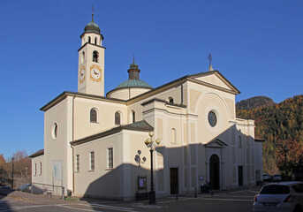 Fototapeta na wymiar il santuario della Madonna di Pinè a Montagnaga; Trentino