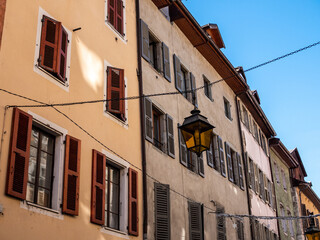 Fototapeta na wymiar View on the facades of the old town of Annecy, in Haute-Savoie. The houses are colorful. The sky is blue, sunny day.