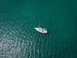 Naklejka premium Aerial view of a sailing yacht in the turquoise water of the Andaman sea. Phuket. Thailand