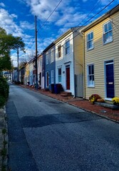 Annapolis rowhomes lining street