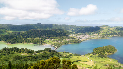 Fototapeta na wymiar Panorama de Caldeira des Sept Cités à Saõ Miguel aux Açores en été