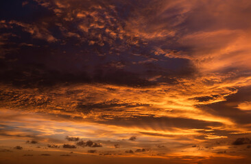 Fototapeta premium Dramatic sky, perfect for sky replacement, background or any other application