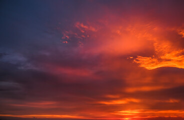 Fototapeta premium Dramatic sky, perfect for sky replacement, background or any other application