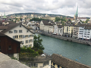 Fototapeta na wymiar lake view near tower of Saint Peter and Fraumünster Church in Zurich, Swiss, Switzerland