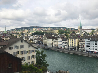 Fototapeta na wymiar lake view near tower of Saint Peter and Fraumünster Church in Zurich, Swiss, Switzerland