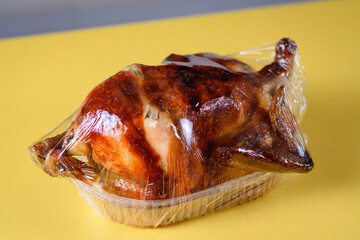 Pollo asado al espiedo con arroz, papa y salsas