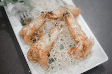 Crispy fried prawn with garlic and pepper
