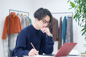 男性　アパレル　デザイナー