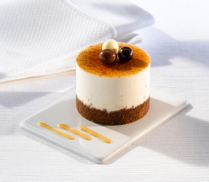White chocolate mousse with chocolate digestive
