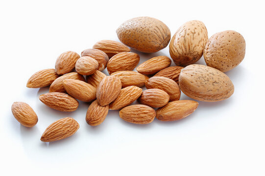 Almonds, unshelled and shelled