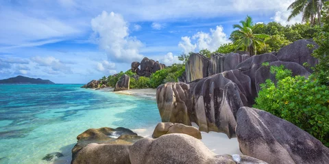 Cercles muraux Anse Source D'Agent, île de La Digue, Seychelles granite rocks in paradise on tropical beach at anse source d'argent on la digue, seychelles