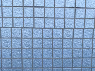 少しズレのある水色のタイル