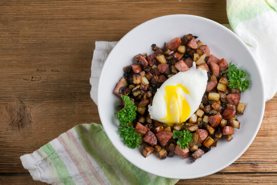 Eggs and hash (USA)
