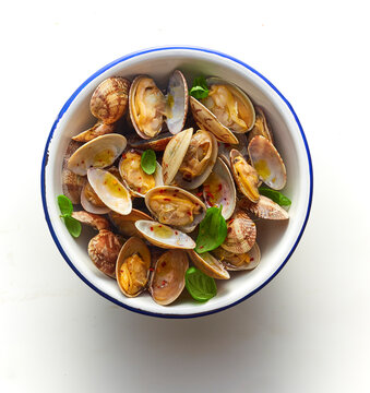 Clams with basil