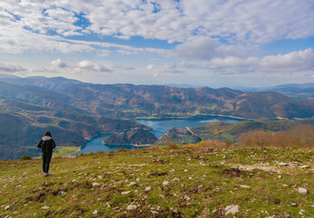 Fototapeta na wymiar Turano lake (Rieti, Italy) and the town of Castel di Tora - Here a view from Navegna mount