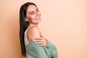 Obraz premium Profile side photo of dreamy happy joyful woman enjoy relax dream vacation isolated on pastel beige color background