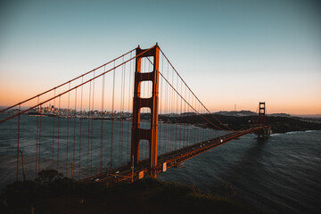 Fototapeta na wymiar Golden Gate Bridge im Sonnenuntergang