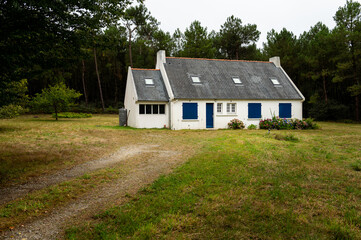 Fototapeta na wymiar Small house in the forest in Brittany