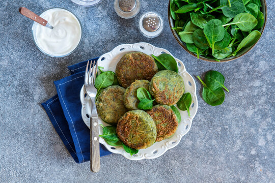 Spinach pancakes with cottage cheese syrniki from above