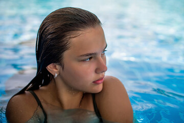 Fashion close up portrait of graceful cute girl posing in the pool during holidays on luxury resort. Cheerful plus size teenage girl enjoying. happy, positive emotion, summer style.