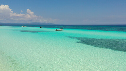 Naklejka premium Beautiful tropical beach with white sand and turquoise ocean. Panglao island, Bohol, Philippines.