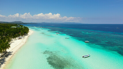 Obraz premium Sandy beach, beautiful panoramic sea view, with clean water. Panglao island, Bohol, Philippines. Summer and travel vacation concept.