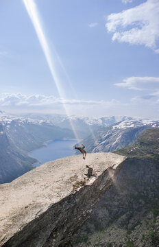 The Trolltunga flip