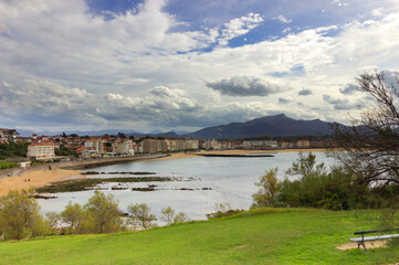 Obraz premium La plage de Saint Jean de Luz dans le pays Basque ne Automne