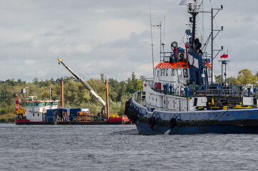 TUGBOAT AND SELF PROPELLED WORKING BARGE - Hydrotechnical works on the waterway
 