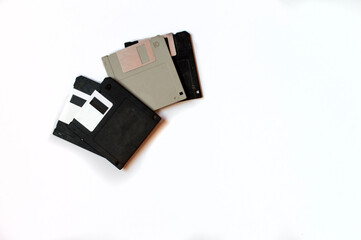 coleccion de  disquete o disco flexible, sobre fondo blanco